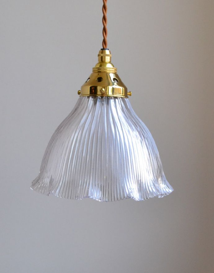 ペンダントライト 照明・ライティング 優しいフリルが女性らしいシルエット、アンティークペンダントライト(コード・シャンデリア電球・ギャラリー付き)。【 シェードのサイズ 】幅18.5×奥行18×高さ13.5cmコードは50、80cm以外にも、ご希望の長さで加工してお届けします。(k-1745-z)