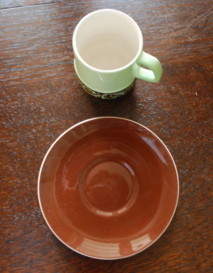 テーブルウェア(食器)　アンティーク雑貨　カールトンウェア社(Carlton ware)のアンティーク　カップ＆ソーサー。内側もキレイな状態です。(k-1748-z)