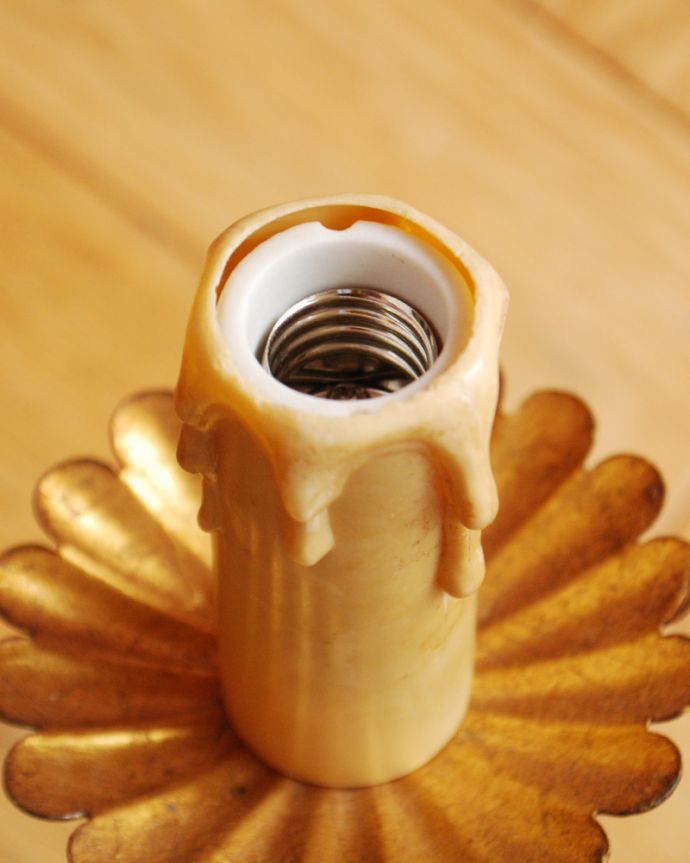 シャンデリア　照明・ライティング　フランス便で到着、お花の装飾が華やかなアンティーク5灯シャンデリア（Ｅ17シャンデリア球付）。しっかりオーバーホウルをしたので、ご安心下さい。(k-1751-z)