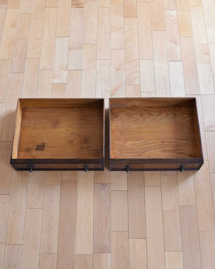 サイドボード　アンティーク家具　英国輸入の和室にも馴染むアンティーク家具、オーバルミラーバックサイドボード。引き出しの中もキレイに修復しました引き出しは手前が1段目。(k-1755-f)