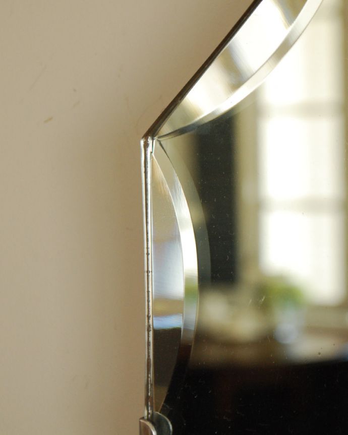 アンティーク カッティングミラー　アンティーク雑貨　縁どりのレースカットがきらめく、美しい横長のアンティークカッティングミラー。現代のミラーの倍くらいの厚みがあるんです。(k-1759-z)