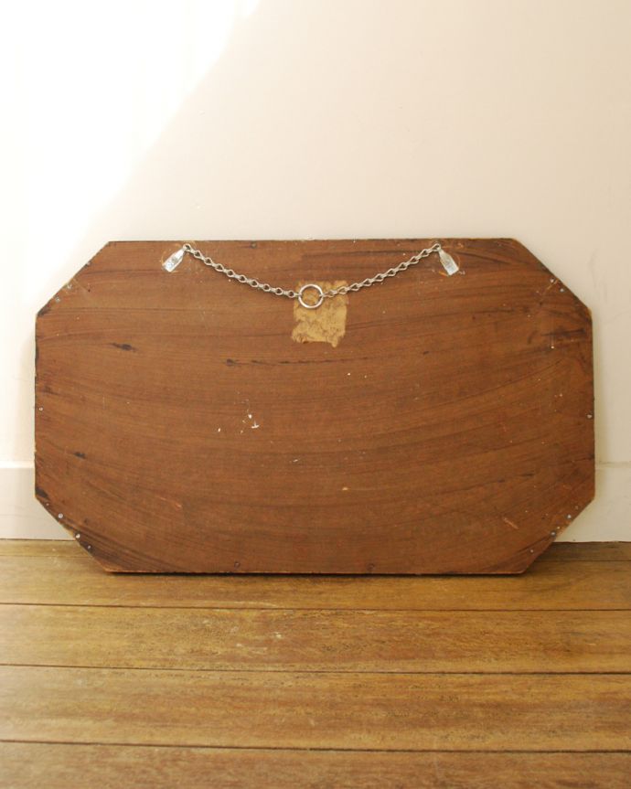 アンティーク カッティングミラー　アンティーク雑貨　縁どりのレースカットがきらめく、美しい横長のアンティークカッティングミラー。壁に取り付けられるように金具が付いています。(k-1759-z)