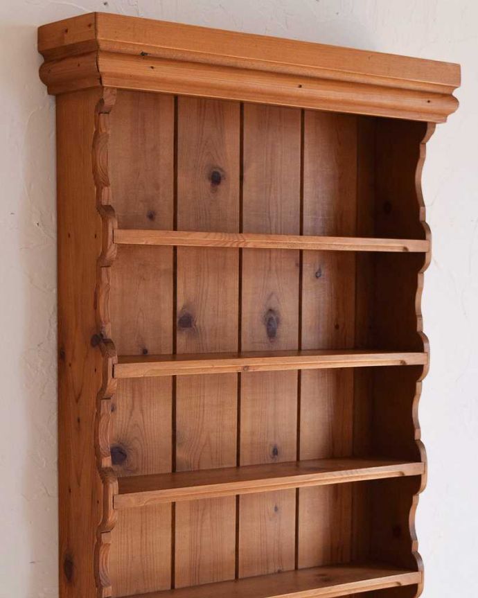 ウォールシェルフ・ウォールハンガー アンティーク家具 壁を彩るアンティーク家具、イギリスで見つけたパイン材のウォールシェルフ 。棚板は固定です。(k-1764-f)