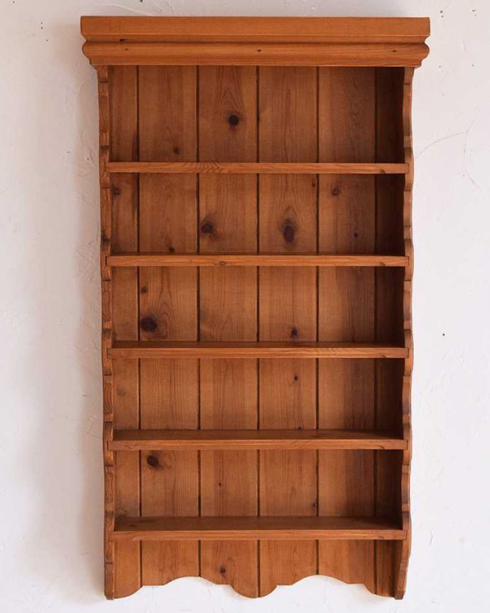 ウォールシェルフ・ウォールハンガー アンティーク家具 壁を彩るアンティーク家具、イギリスで見つけたパイン材のウォールシェルフ 。たっぷり飾れる壁付けシェルフ。(k-1764-f)