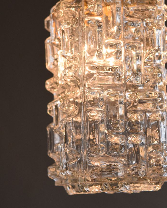 ペンダントライト　照明・ライティング　イギリスのアンティーク照明、宝石のように美しいペンダントライト（コード・シャンデリア電球・ギャラリーA付き）。シェードから漏れる光に癒されます。(k-1765-z)