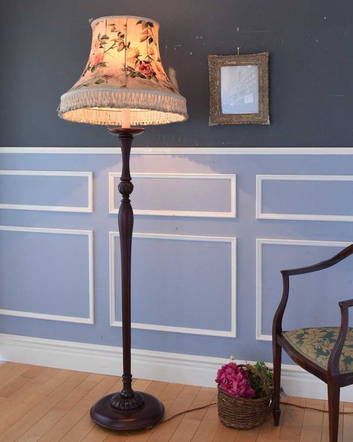 スタンドライト　照明・ライティング　お花柄×フリンジが華やかな布シェードのアンティークフロアランプ。背の高いフロアランプ。(k-1766-f)
