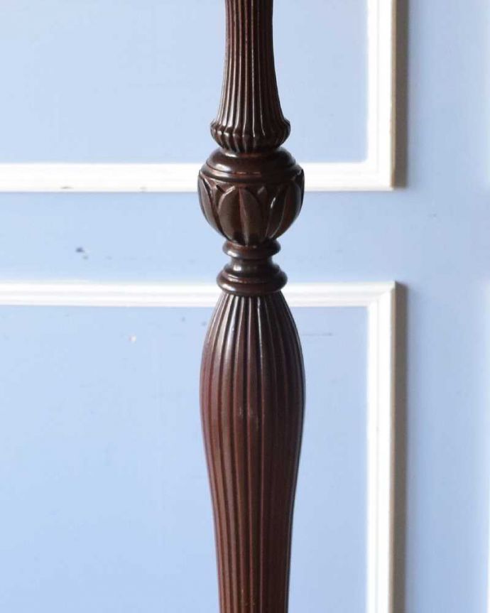 スタンドライト　照明・ライティング　お花柄×フリンジが華やかな布シェードのアンティークフロアランプ。装飾の美しい木製のスタンドです。(k-1766-f)