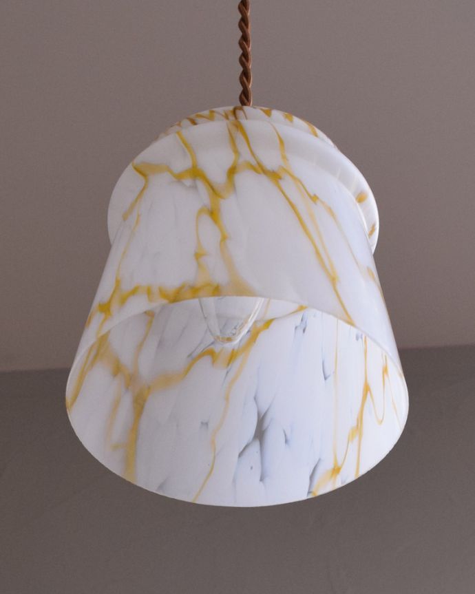 ペンダントライト 照明・ライティング 日中も絵になるインテリア、アンティークシェードペンダントライト(コード・シャンデリア電球・ギャラリーなし)。あたたかい光がお部屋を包み込みます。(k-1766-z)