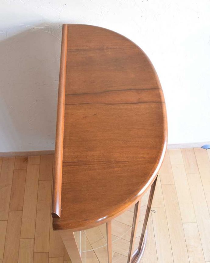 アンティークのキャビネット アンティーク家具 英国の上品なアンティーク家具、輝きの美しいミラーバックキャビネット。天板もピカピカにお直ししました。(k-1768-f)