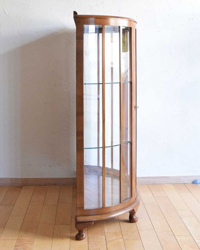 アンティークのキャビネット アンティーク家具 英国の上品なアンティーク家具、輝きの美しいミラーバックキャビネット。サイドもガラスなので、どこから見ても美しいです!。(k-1768-f)