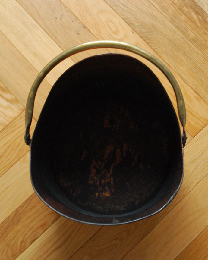 アンティーク 真鍮の雑貨 アンティーク雑貨 英国アンティーク雑貨、コールボックス(コールスキャトル)。上から見た様子です。(k-1774-z)