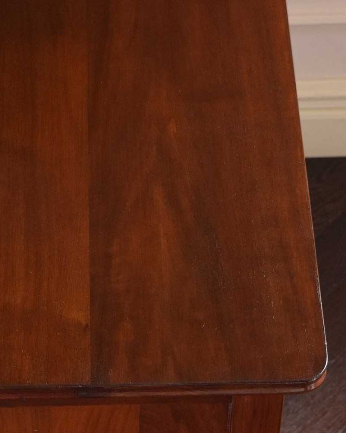 アンティークのドレッサー　アンティーク家具　アンティーク英国輸入家具、大きなミラーが美しいドレッシングチェスト（鏡台）。天板の塗装もキレイに修復しました。(k-1778-f)