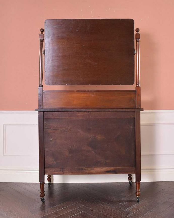 アンティークのドレッサー　アンティーク家具　アンティーク英国輸入家具、大きなミラーが美しいドレッシングチェスト（鏡台）。もちろん、後ろ姿もキレイです。(k-1778-f)