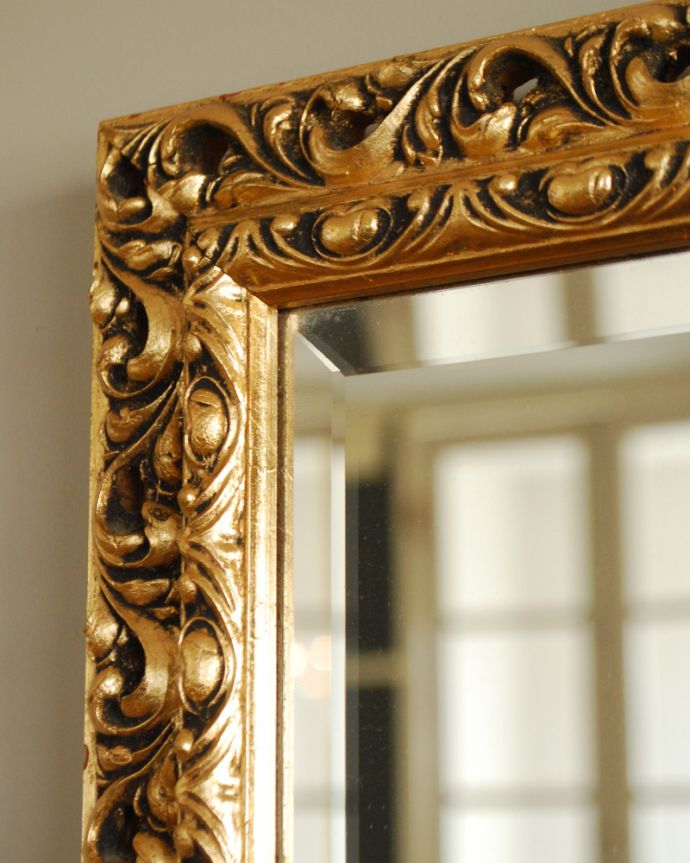 アンティーク フレーム付きミラー　アンティーク雑貨　ゴージャスなゴールドフレーム付き、珍しいレクタングル（長方形）デザインのアンティークミラー。装飾がとても美しい、ゴージャスなミラーです。(k-1783-z)