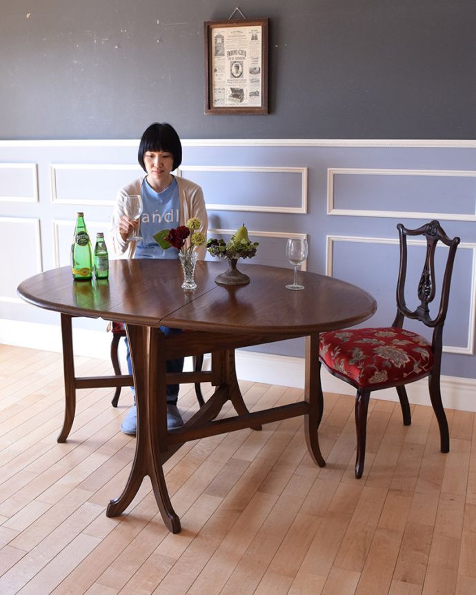 アンティークのテーブル　アンティーク家具　英国輸入のアンティーク家具、脚先の曲線まで美しいゲートレッグテーブル（伸張式テーブル）。お茶の時間、パソコンや書き物、アイロンなどの作業台として。(k-1788-f)