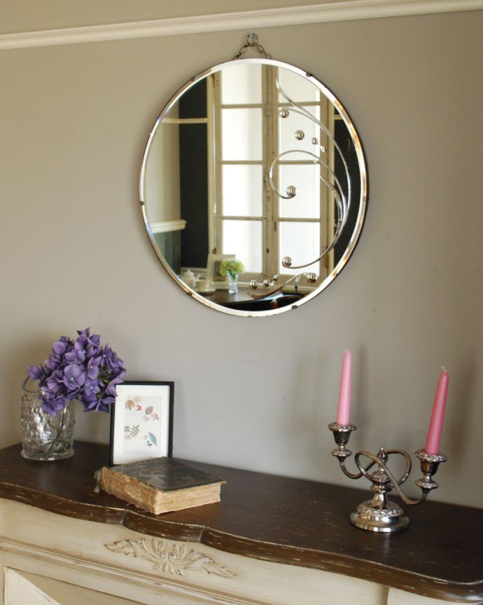 アンティーク カッティングミラー アンティーク雑貨 英国から到着したアンティーク、ドットがかわいい可愛いカッティングミラー。華やかなので、これ一枚で壁が素敵に変身します。(k-1792-z)