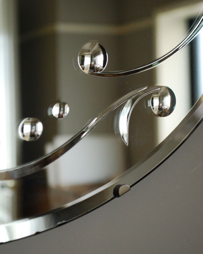 アンティーク カッティングミラー アンティーク雑貨 英国から到着したアンティーク、ドットがかわいい可愛いカッティングミラー。現代のミラーの倍くらいの厚みがあるんです。(k-1792-z)