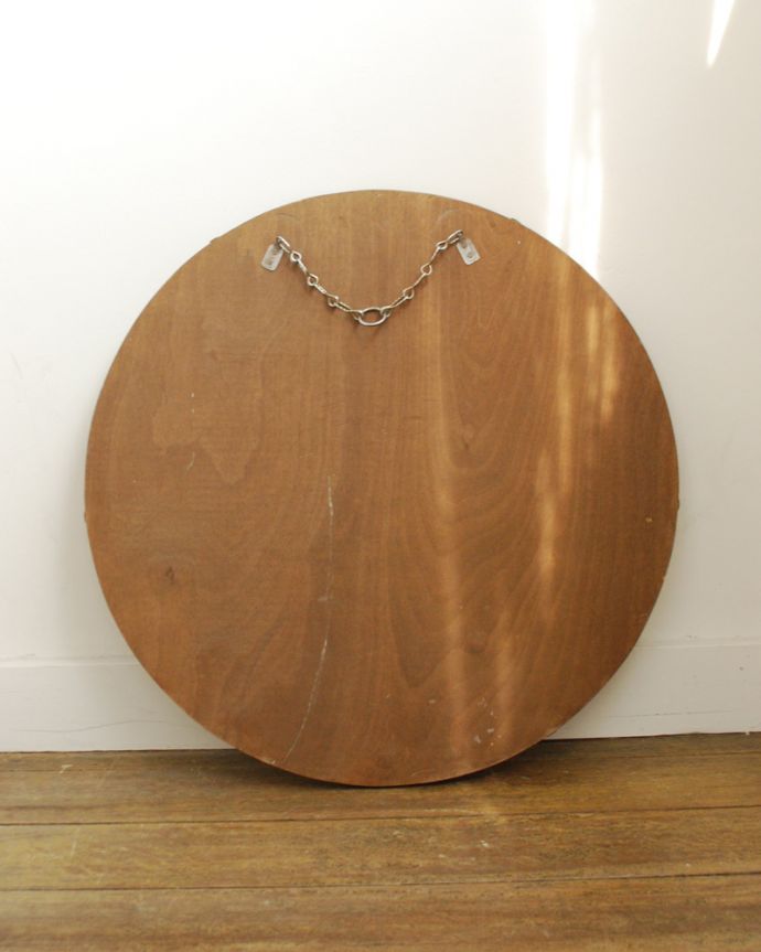 アンティーク カッティングミラー アンティーク雑貨 英国から到着したアンティーク、ドットがかわいい可愛いカッティングミラー。壁に取り付けられるように金具が付いています。(k-1792-z)