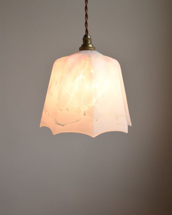 ペンダントライト　照明・ライティング　ガラスの模様が美しいアンティークシェードペンダントライト（コード・シャンデリア電球・ギャラリーなし）。１つでも存在感たっぷり。(k-1794-z)