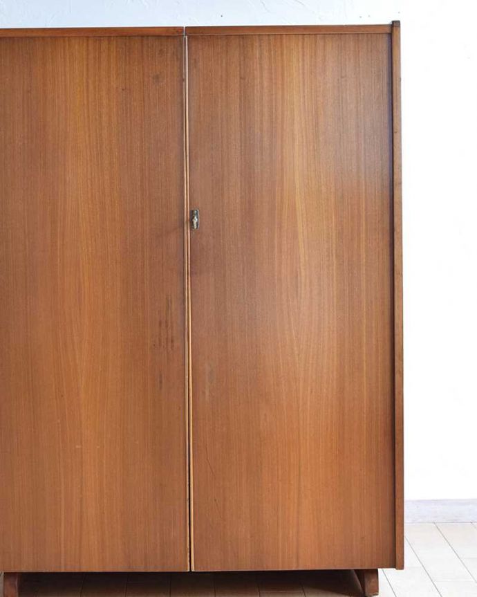 アンティークのデスク・書斎机　アンティーク家具　ホームオフィス社のデスクキャビネット、多機能なイギリスのヴィンテージ家具。チーク材の高級感が感じられるキャビネットです。(k-1795-f)