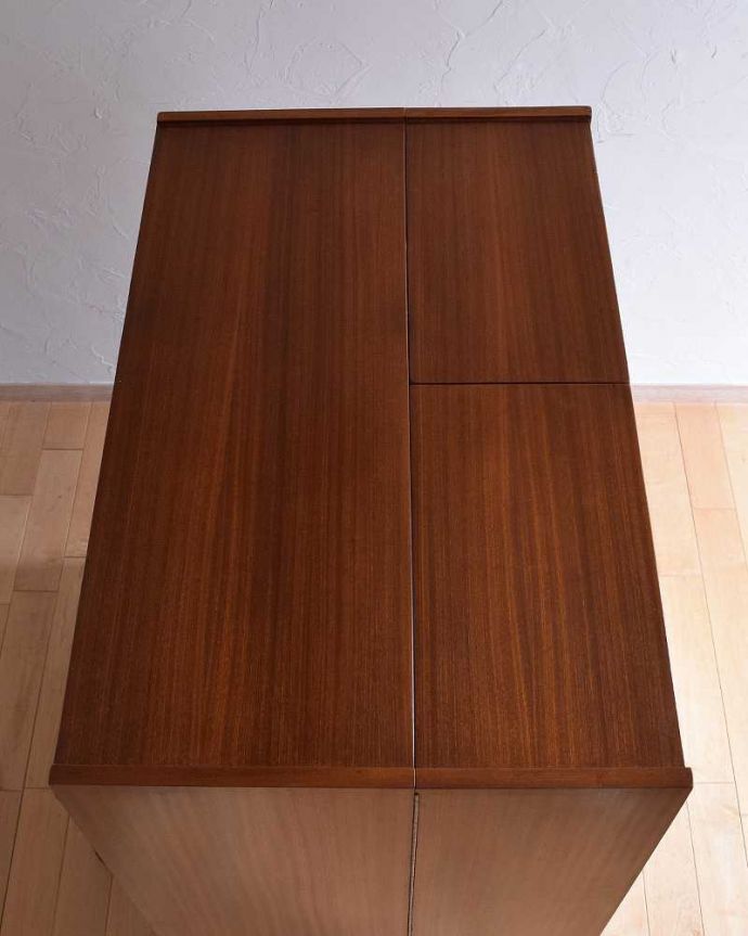 アンティークのデスク・書斎机　アンティーク家具　ホームオフィス社のデスクキャビネット、多機能なイギリスのヴィンテージ家具。天板も美しくお直ししてあります。(k-1795-f)