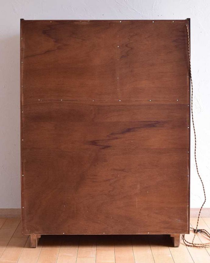 アンティークのデスク・書斎机　アンティーク家具　ホームオフィス社のデスクキャビネット、多機能なイギリスのヴィンテージ家具。アンティークは新品ではないので、もちろん経年変化によるキズはありますが、専門の職人が目立たないようキレイにお直しをしているので、後姿までキレイです。(k-1795-f)