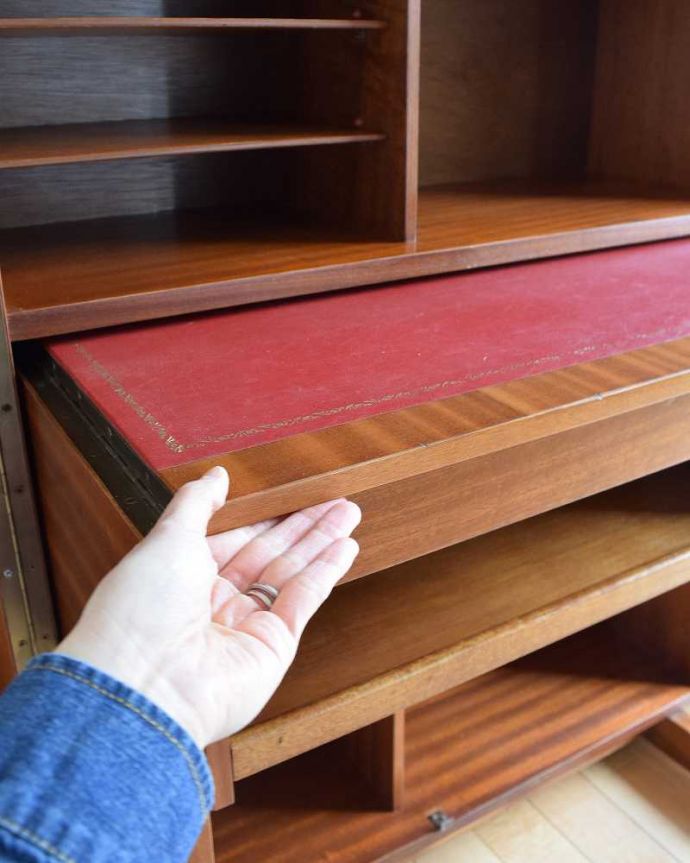 アンティークのデスク・書斎机　アンティーク家具　ホームオフィス社のデスクキャビネット、多機能なイギリスのヴィンテージ家具。デスクもスライド式で作られています。(k-1795-f)