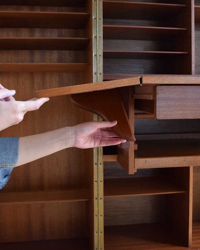 アンティークのデスク・書斎机　アンティーク家具　ホームオフィス社のデスクキャビネット、多機能なイギリスのヴィンテージ家具。デスクを広く使いたい時はサイドの補助台を使って下さいね。(k-1795-f)