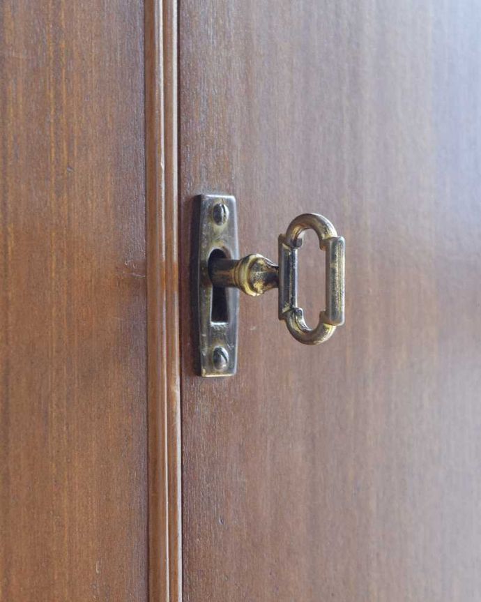 アンティークのデスク・書斎机　アンティーク家具　ホームオフィス社のデスクキャビネット、多機能なイギリスのヴィンテージ家具。取っ手は鍵です。(k-1795-f)