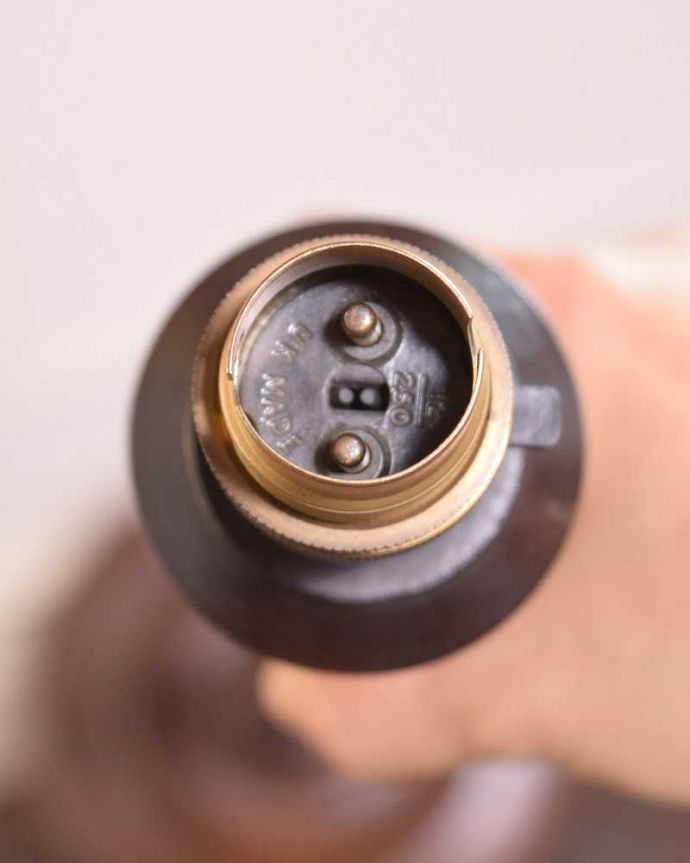 スタンドライト　照明・ライティング　イギリスから届いたアンティーク照明、素敵なフロアランプ（Ｂ22シャンデリア球付）。全てオーバーホールしてありますので、安心してお使いください。(k-1798-f)