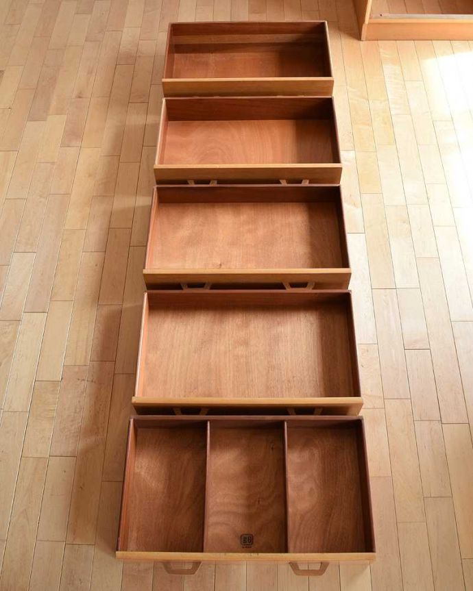 G-PLAN(Gプラン) アンティーク家具 G-PLANのチェストBrandon(ブランドン) 、北欧スタイルの暮らしにヴィンテージ家具。引き出しは手前が1段目です。(k-1803-f)