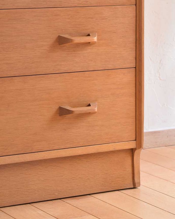 G-PLAN(Gプラン) アンティーク家具 G-PLANのチェストBrandon(ブランドン) 、北欧スタイルの暮らしにヴィンテージ家具。しっかりチェストを支えます。(k-1803-f)