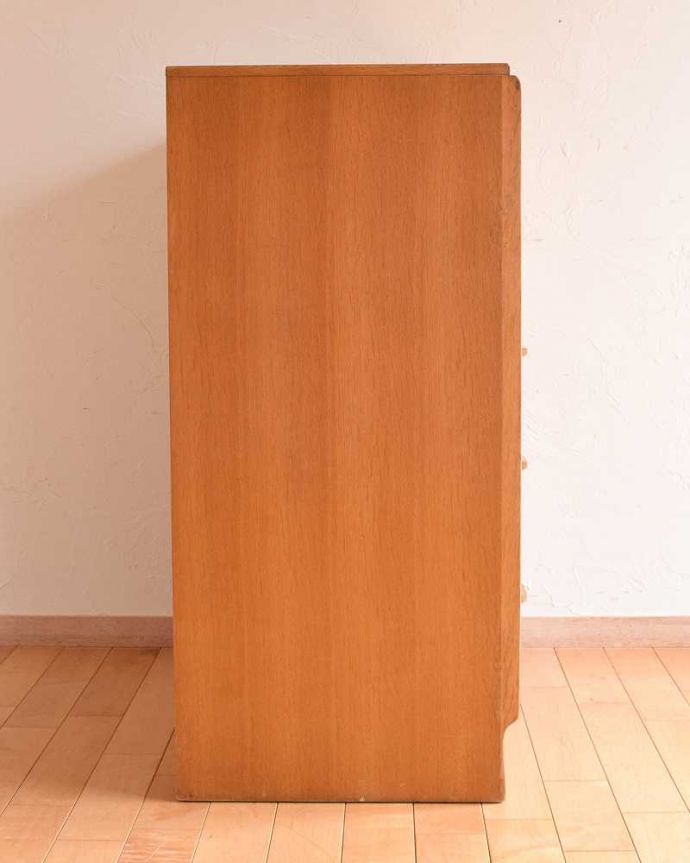 G-PLAN(Gプラン) アンティーク家具 G-PLANのチェストBrandon(ブランドン) 、北欧スタイルの暮らしにヴィンテージ家具。サイドから見ても絵になります。(k-1803-f)