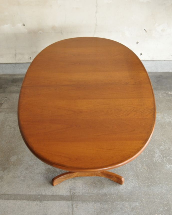 G-PLAN(Gプラン)　アンティーク家具　かっこいい脚の伸張式のダイニングテーブル、G-PLANのヴィンテージ家具。天板もピカピカにお直ししました。(k-1807-f)