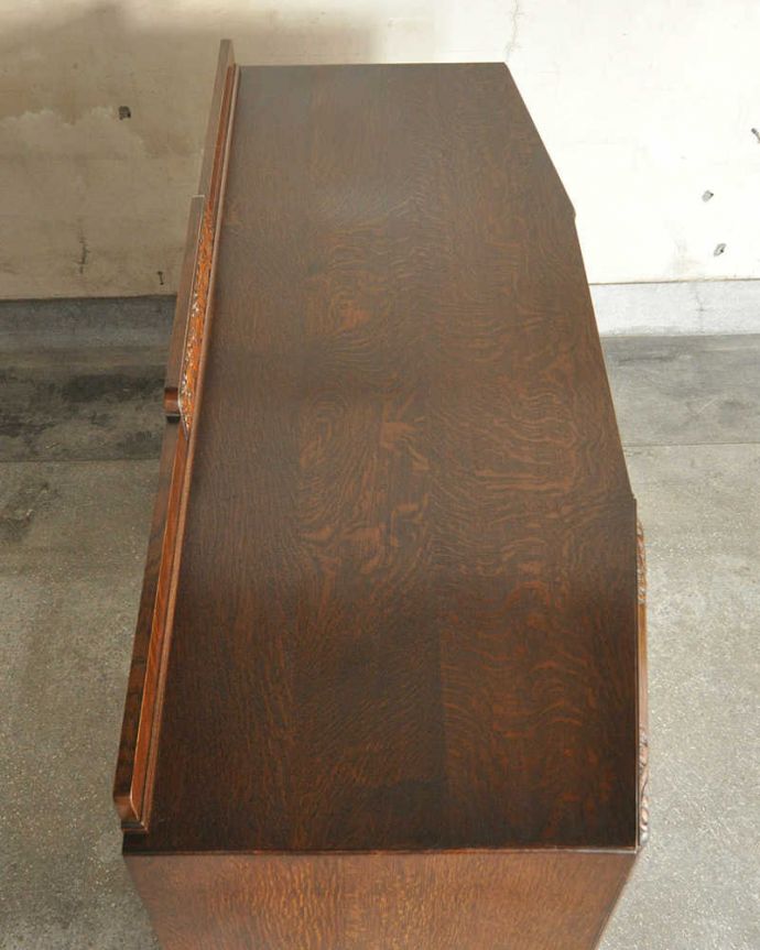 サイドボード　アンティーク家具　英国アンティーク家具、オーク材の上品なサイドボード。上から見てるとこんな感じです。(k-1832-f)