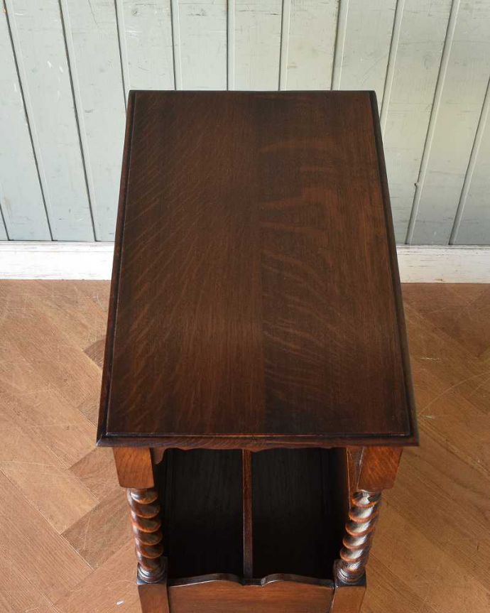 マガジンラック アンティーク家具 英国のアンティーク家具、雑誌や新聞を収納できるマガジンラック(オケージョナルテーブル)。いろいろ便利に使えます。(k-1836-f)