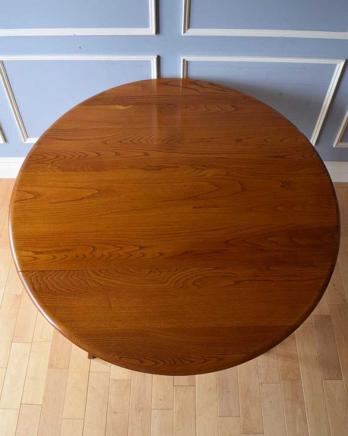 アーコールの家具　アンティーク家具　アーコール社のヴィンテージ家具、伸長式で使いやすいドロップリーフテーブル（ERCOL）。丸くて愛嬌のある天板です。(k-1837-f)