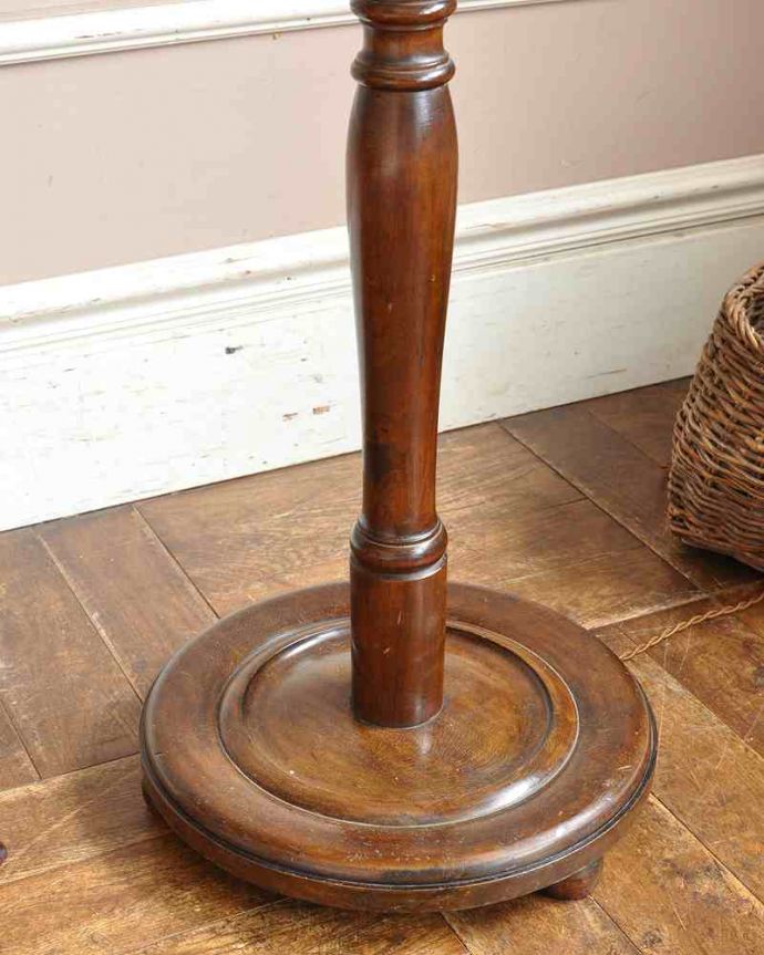 スタンドライト　照明・ライティング　イギリスから届いたアンティーク照明、お花のシェードのフロアランプ（B22型シャンデリア球付き）。しっかりと支えます配線はもちろん、土台の部分もきちんと修復したので安心してお使い頂けます。(k-1838-f)