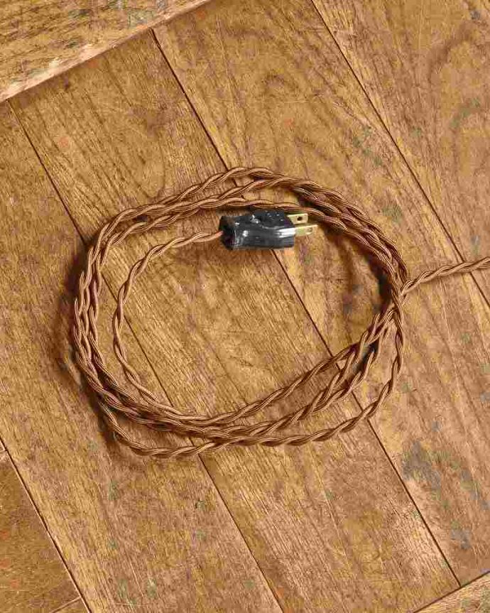 スタンドライト　照明・ライティング　イギリスから届いたアンティーク照明、お花のシェードのフロアランプ（B22型シャンデリア球付き）。しっかりオーバーホウルしましたコンセント部分もコードも日本仕様で新品です。(k-1838-f)