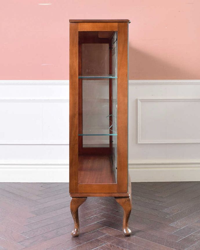 アンティークのキャビネット　アンティーク家具　ミラーとガラスがキラキラ輝く、美しいアンティークガラスキャビネット。横から見てもステキ正面だけじゃなく、横顔だって美しいんです。(k-1844-f)