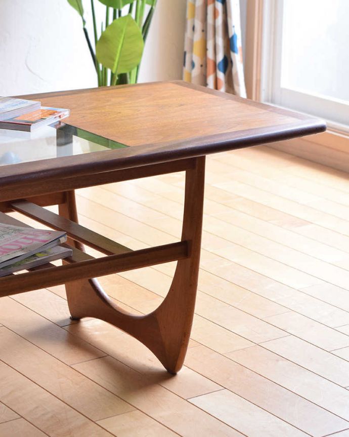 G-PLAN(Gプラン) アンティーク家具 北欧スタイルのヴィンデージ家具、棚付きのコーヒーテーブル。クールな表情の中に感じるぬくもり・・・ヴィンテージの家具は、クールな表情の中に、なんだかほっこりとしたぬくもりが感じられるんです。(k-1846-f)