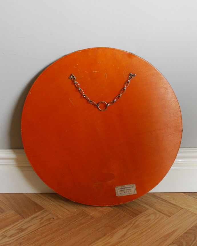 アンティーク ミラー(鏡) アンティーク雑貨 まん丸なかたちのアンティークカッティングミラー、イギリス輸入の鏡。壁に取り付けられるように金具が付いています。(k-1862-z)