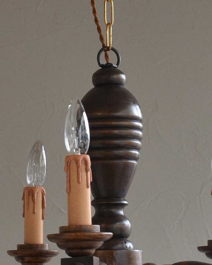 シャンデリア 照明・ライティング フランス輸入のアンティーク照明、木製シャンデリア(5灯)(E17シャンデリア球付)。隅々までこだわったデザインなのでどこから見ても楽しめます。(k-1867-z)