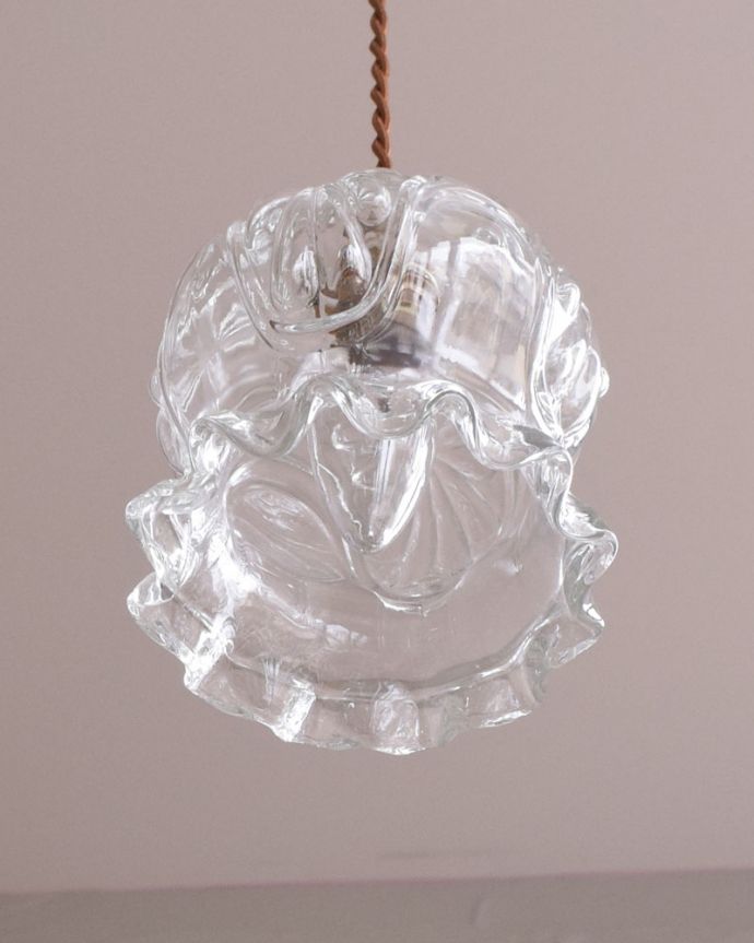 ペンダントライト 照明・ライティング すずらんのかたちが愛らしいアンティークシェード(コード・シャンデリア電球・ギャラリーなし)。下から見るとこんな感じです。(k-1869-z)