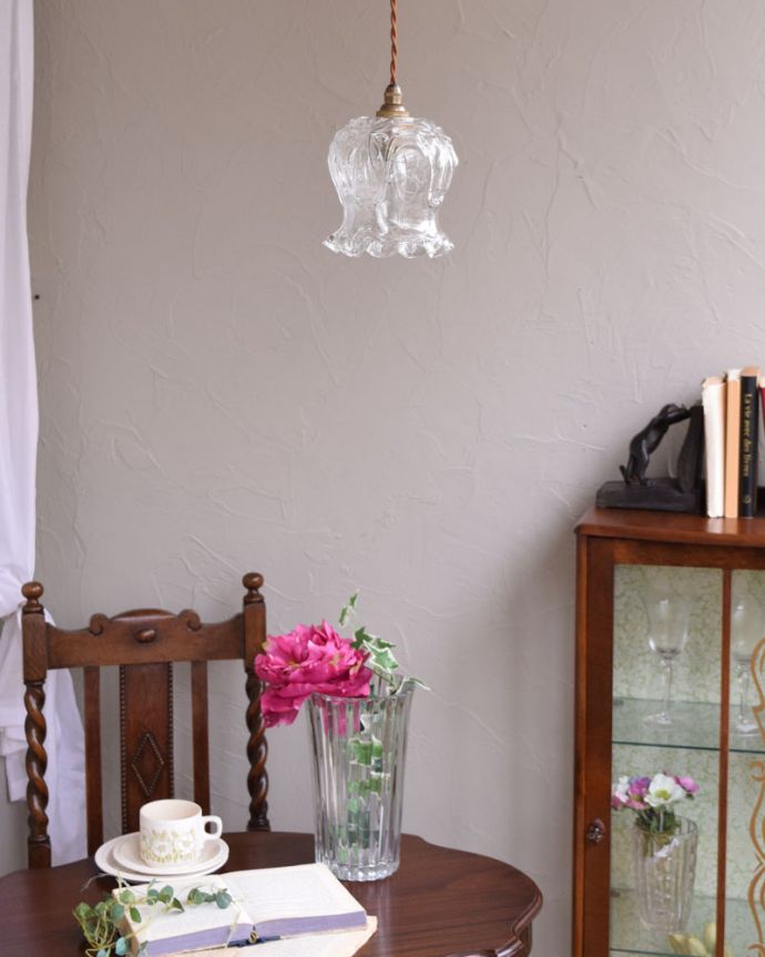 ペンダントライト 照明・ライティング すずらんのかたちが愛らしいアンティークシェード(コード・シャンデリア電球・ギャラリーなし)。あたたかい光がお部屋を包み込みます。(k-1869-z)