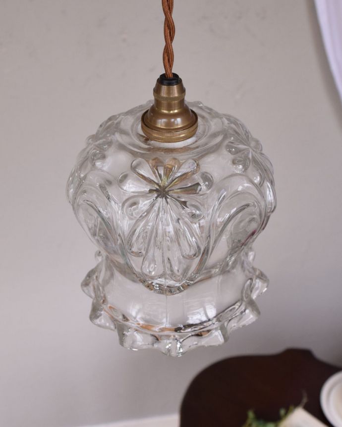 ペンダントライト 照明・ライティング すずらんのかたちが愛らしいアンティークシェード(コード・シャンデリア電球・ギャラリーなし)。【 シェードのサイズ 】直径12×高さ13.4cmコードは50、80cm以外にも、ご希望の長さで加工してお届けします。(k-1869-z)