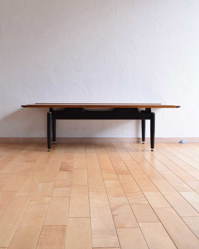 G-PLAN(Gプラン)　アンティーク家具　トラー＆ブラックシリーズのヴィンテージ家具、北欧スタイルのセンターテーブル(G-PLAN) 。サイドはこんなにスッキリ！横から見るとこんな感じ。(k-1871-f)