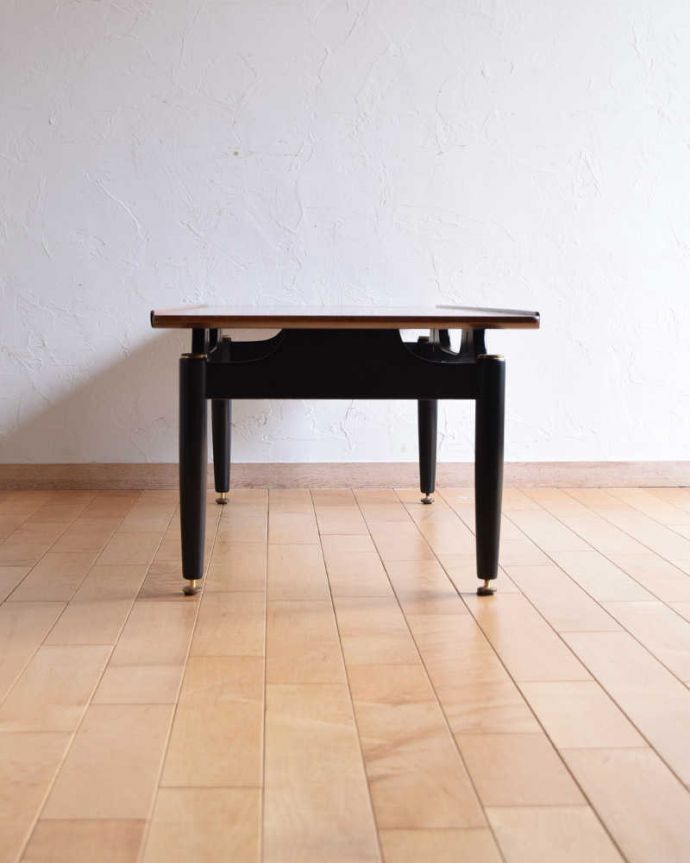 G-PLAN(Gプラン)　アンティーク家具　トラー＆ブラックシリーズのヴィンテージ家具、北欧スタイルのセンターテーブル(G-PLAN) 。こちら側も、もちろんキレイです！アンティークは新品ではないので、もちろん経年変化によるキズはありますが、専門の職人がきちんとお直しをしているので、180度どの角度もキレイです。(k-1871-f)