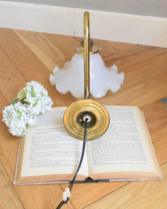 壁付けブラケット 照明・ライティング イギリス輸入のアンティークウォールブラケット(E17シャンデリア球付)。※配線に直結するので、電気屋さんによる取り付け工事が必要です。(k-1875-z)