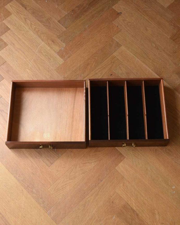 G-PLAN(Gプラン)　アンティーク家具　ブラックのラインがカッコイイ、G-planのヴィンテージサイドボード（トラー＆ブラック）。キレイにお直ししました引き出しの中も修復の際、専門の職人がキレイにしました。(k-1877-f)